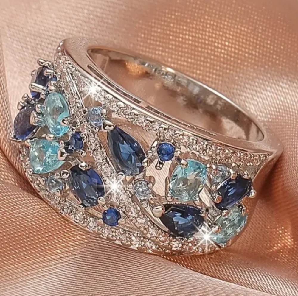 Blue Topaz Ring - Picture 7 of 11